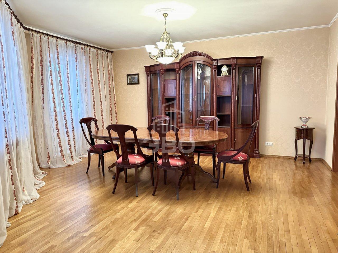 трехкомнатная квартира в Санкт-Петербурге по адресу: Коломяжский проспект, 20