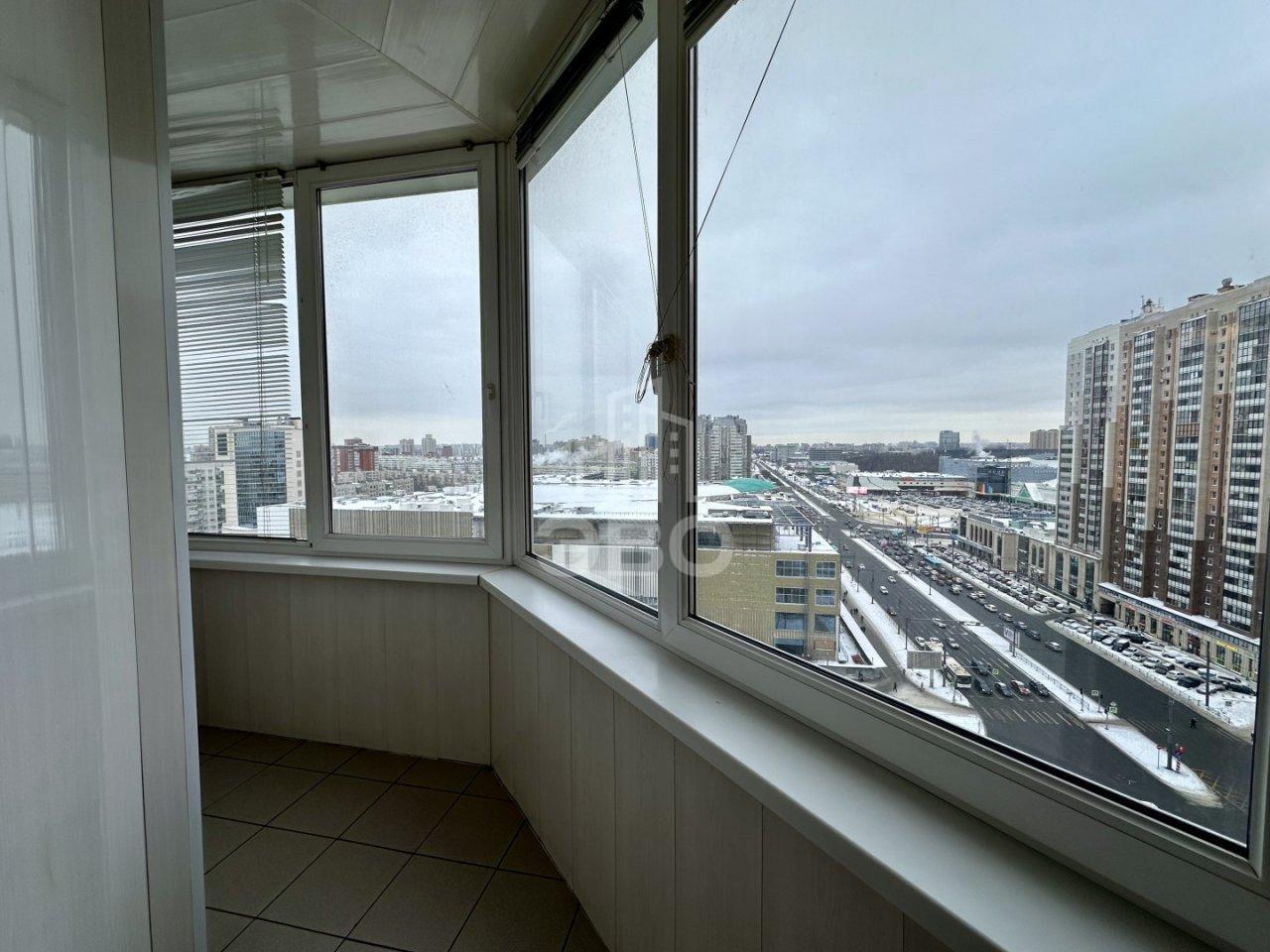 трехкомнатная квартира в Санкт-Петербурге по адресу: Коломяжский проспект, 20