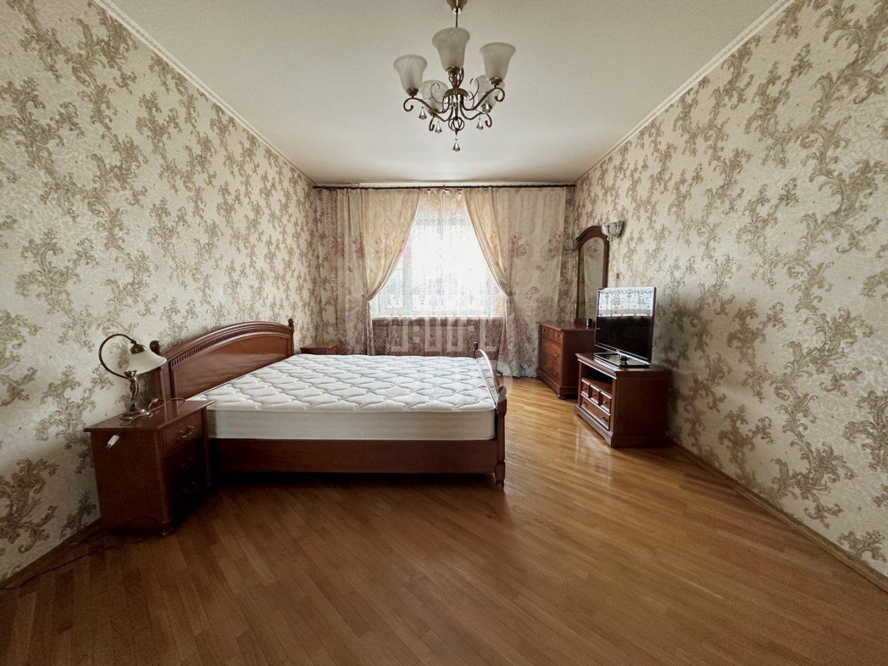 трехкомнатная квартира в Санкт-Петербурге по адресу: Коломяжский проспект, 20