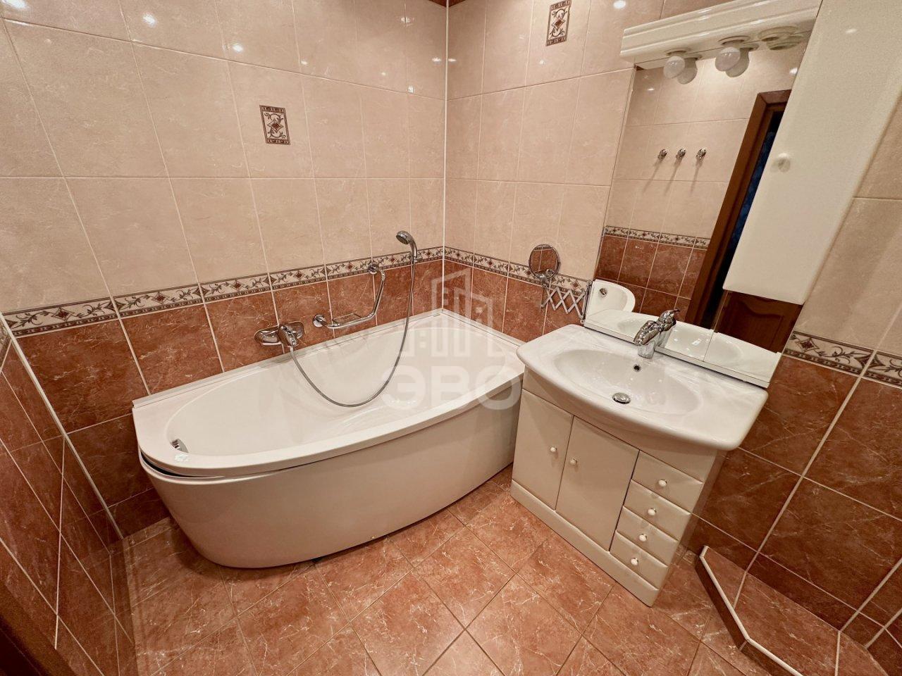 трехкомнатная квартира в Санкт-Петербурге по адресу: Коломяжский проспект, 20