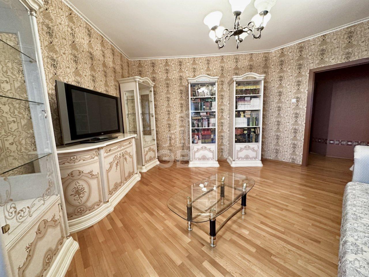 трехкомнатная квартира в Санкт-Петербурге по адресу: Коломяжский проспект, 20