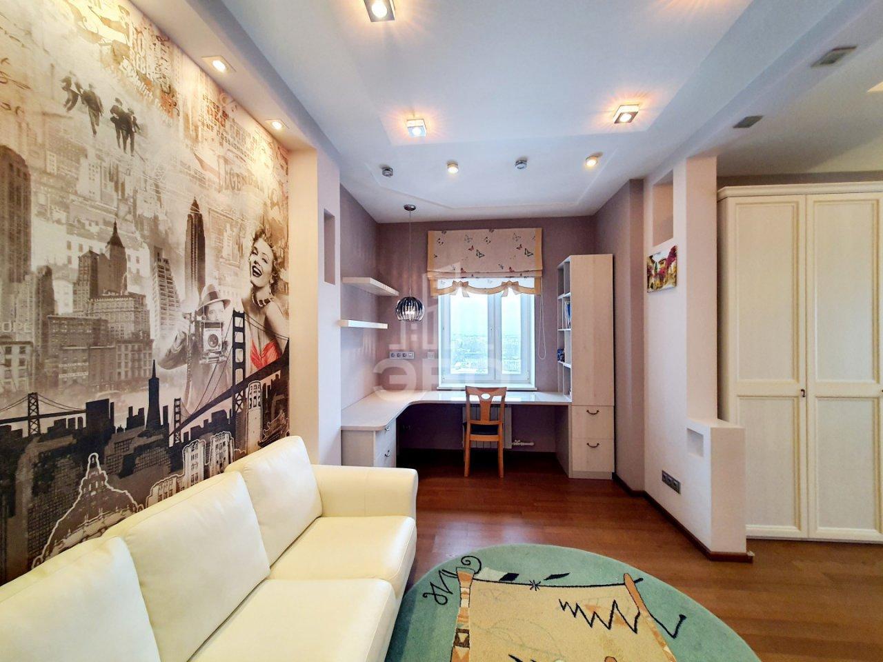 четырехкомнатная квартира в Санкт-Петербурге по адресу: Пражская ул., 44