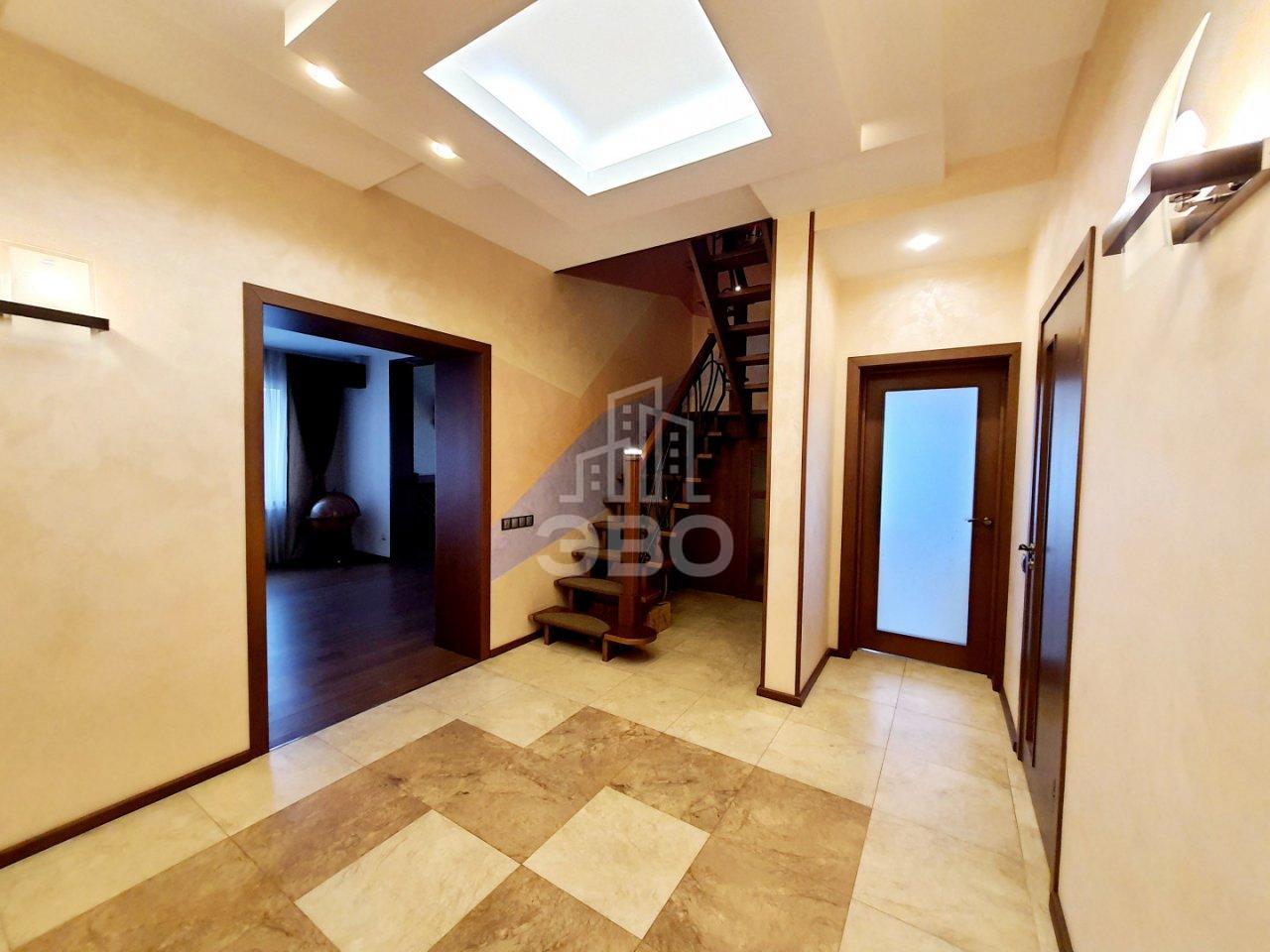 четырехкомнатная квартира в Санкт-Петербурге по адресу: Пражская ул., 44