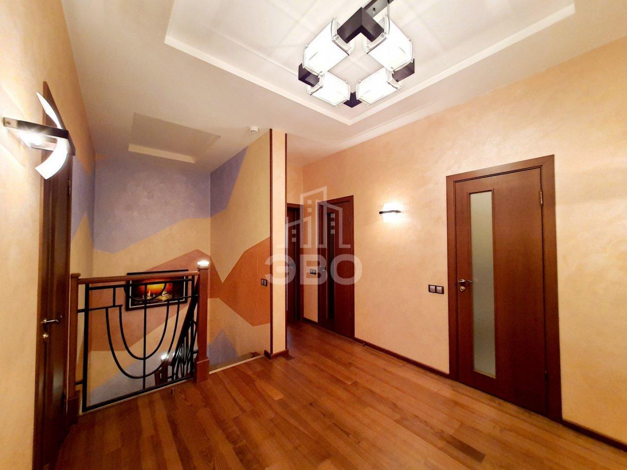 четырехкомнатная квартира в Санкт-Петербурге по адресу: Пражская ул., 44