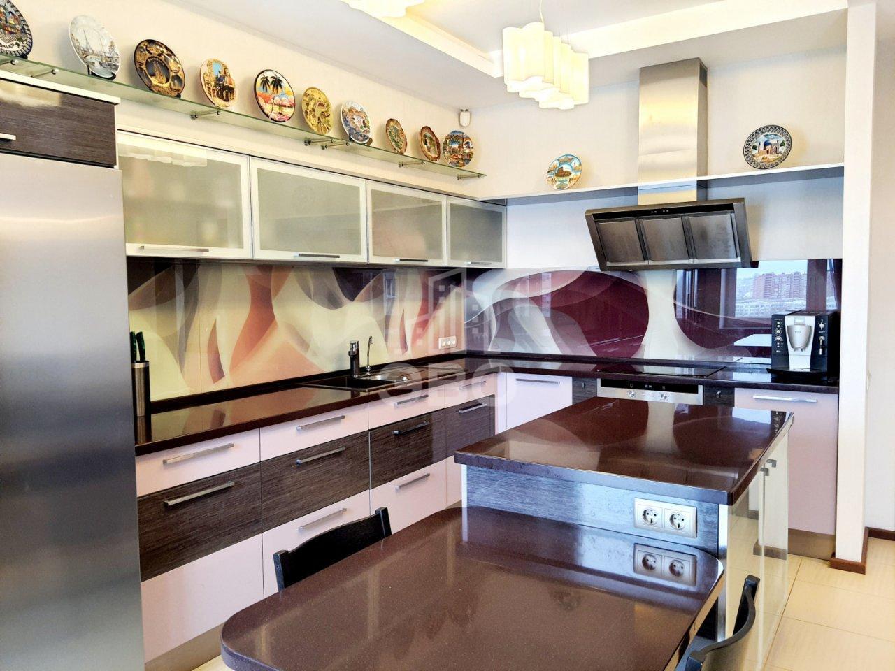 четырехкомнатная квартира в Санкт-Петербурге по адресу: Пражская ул., 44