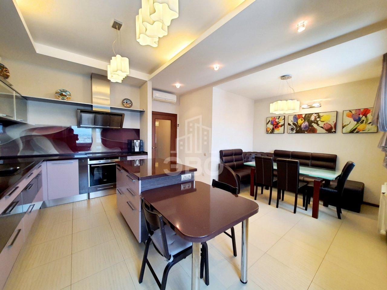 четырехкомнатная квартира в Санкт-Петербурге по адресу: Пражская ул., 44