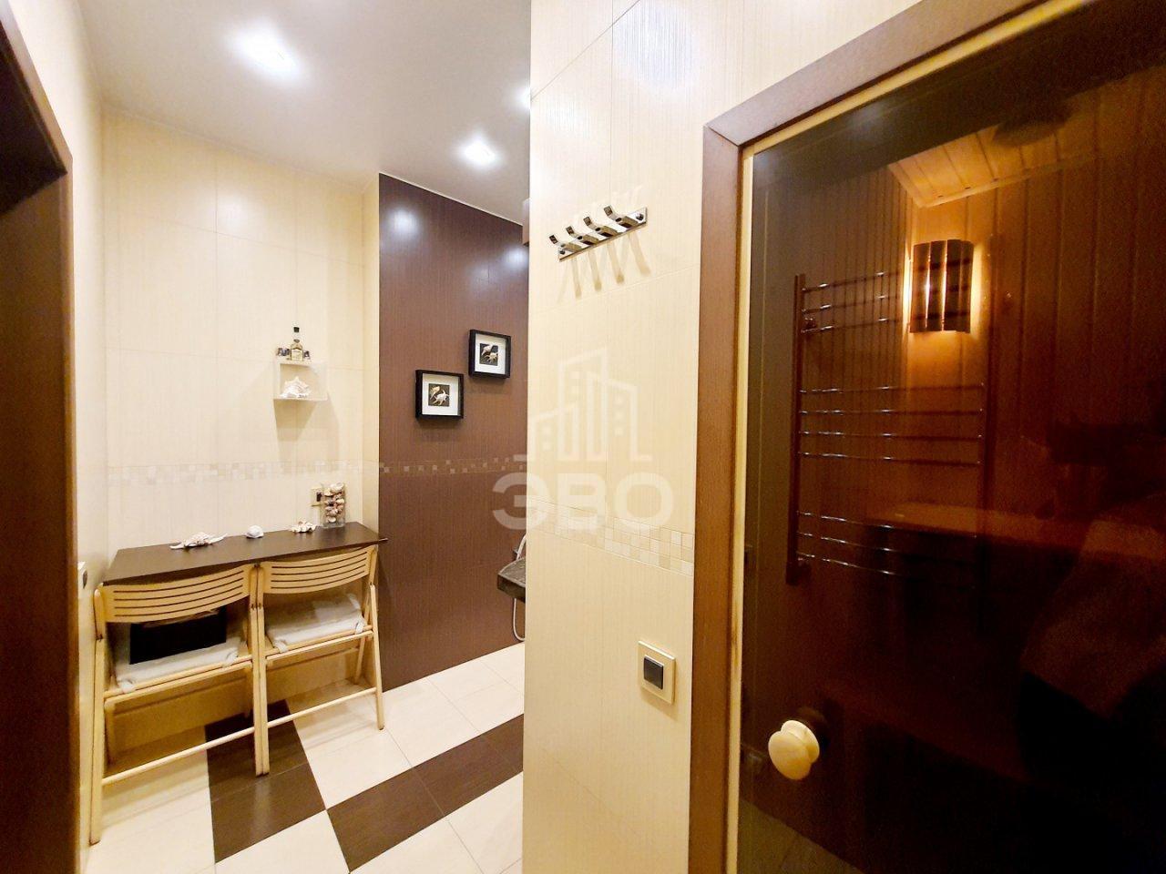 четырехкомнатная квартира в Санкт-Петербурге по адресу: Пражская ул., 44