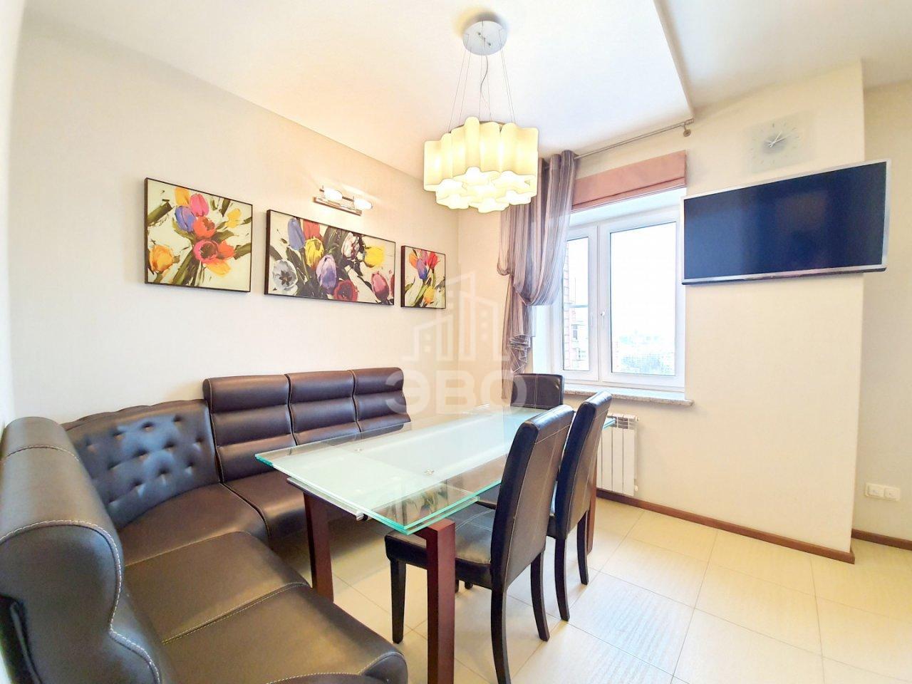 четырехкомнатная квартира в Санкт-Петербурге по адресу: Пражская ул., 44