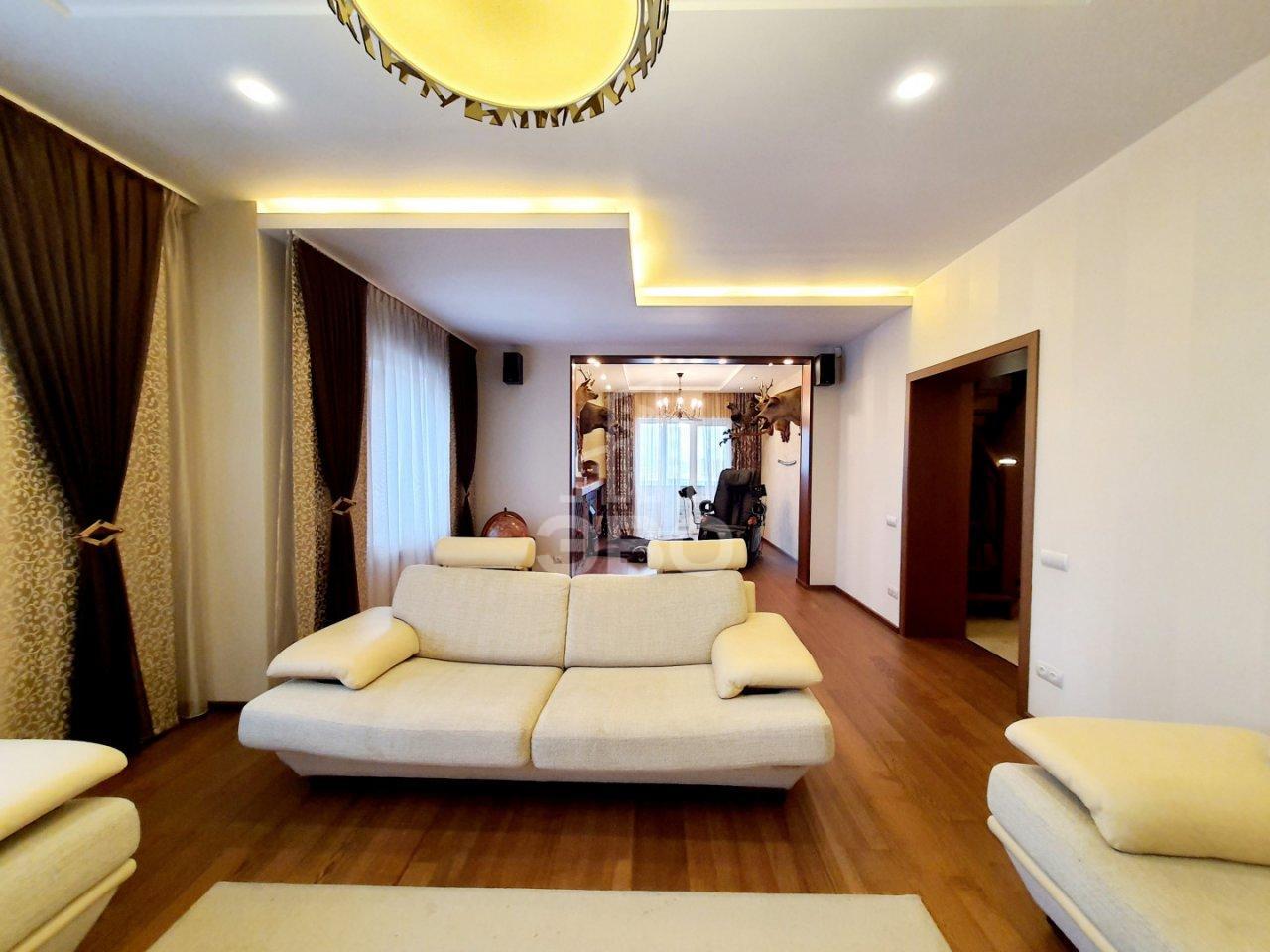 четырехкомнатная квартира в Санкт-Петербурге по адресу: Пражская ул., 44