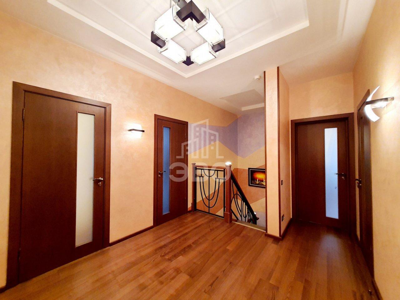 четырехкомнатная квартира в Санкт-Петербурге по адресу: Пражская ул., 44