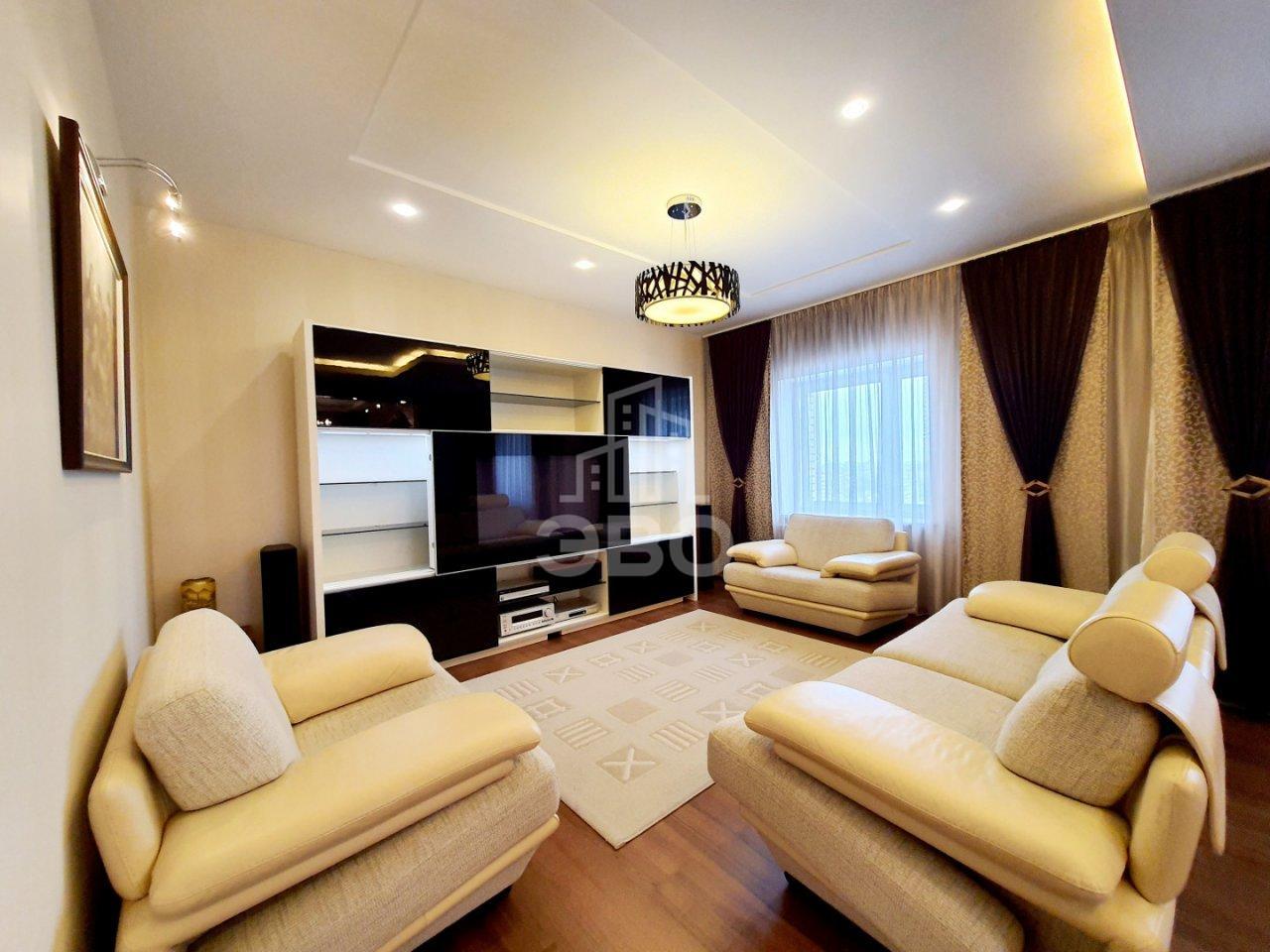 четырехкомнатная квартира в Санкт-Петербурге по адресу: Пражская ул., 44