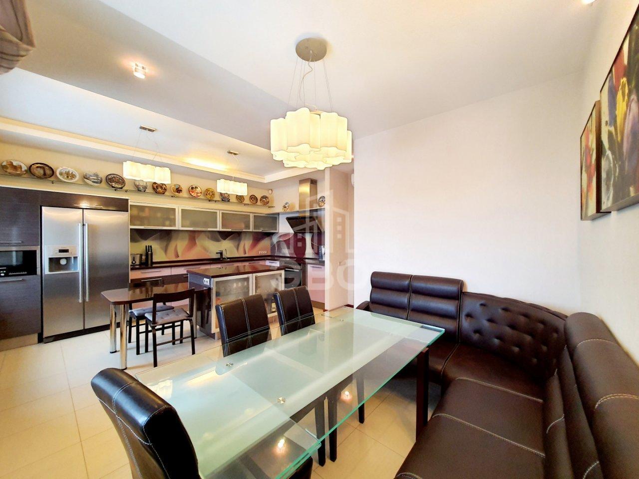 четырехкомнатная квартира в Санкт-Петербурге по адресу: Пражская ул., 44