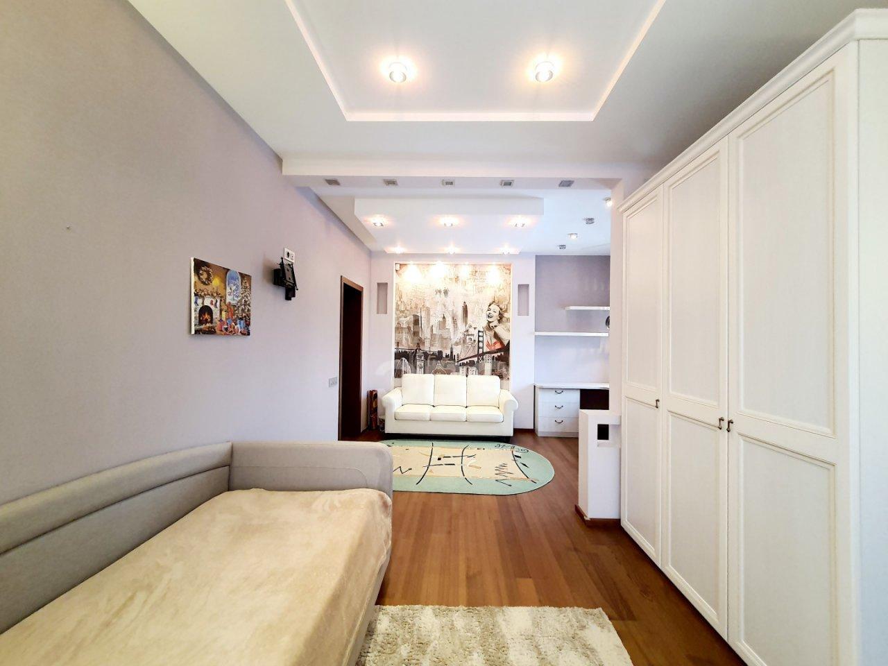 четырехкомнатная квартира в Санкт-Петербурге по адресу: Пражская ул., 44