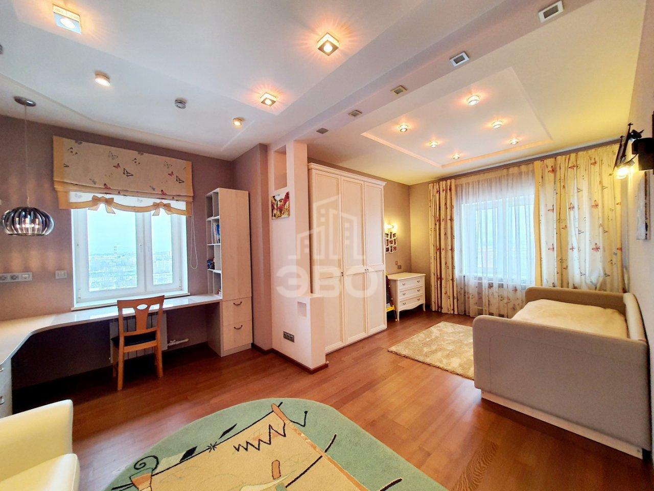 четырехкомнатная квартира в Санкт-Петербурге по адресу: Пражская ул., 44