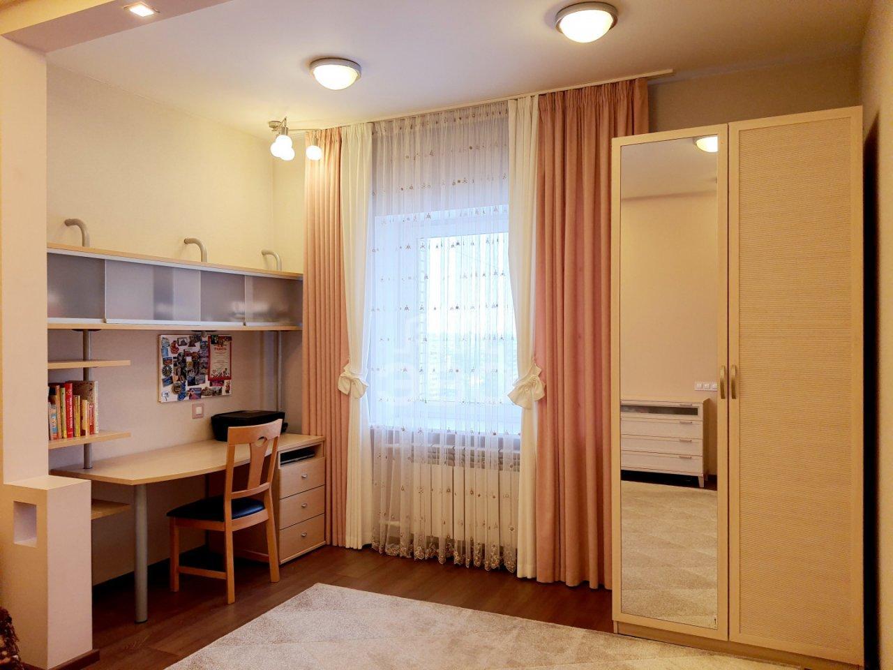 четырехкомнатная квартира в Санкт-Петербурге по адресу: Пражская ул., 44