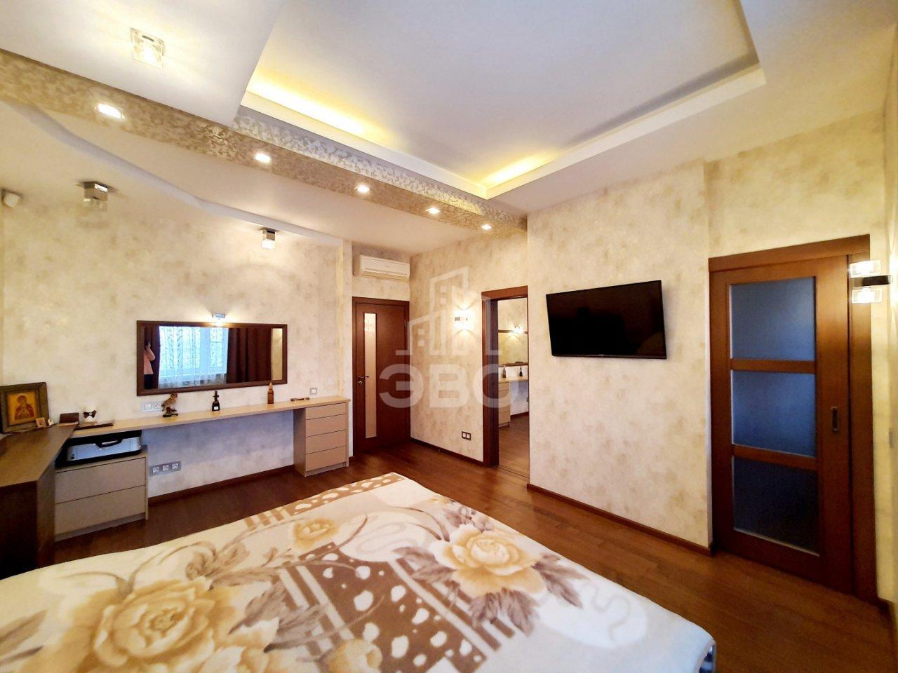 четырехкомнатная квартира в Санкт-Петербурге по адресу: Пражская ул., 44