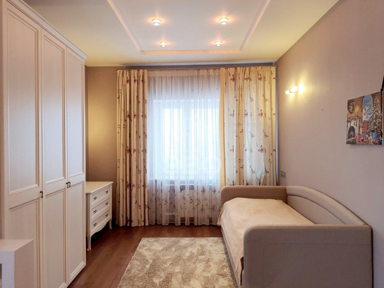 четырехкомнатная квартира в Санкт-Петербурге по адресу: Пражская ул., 44