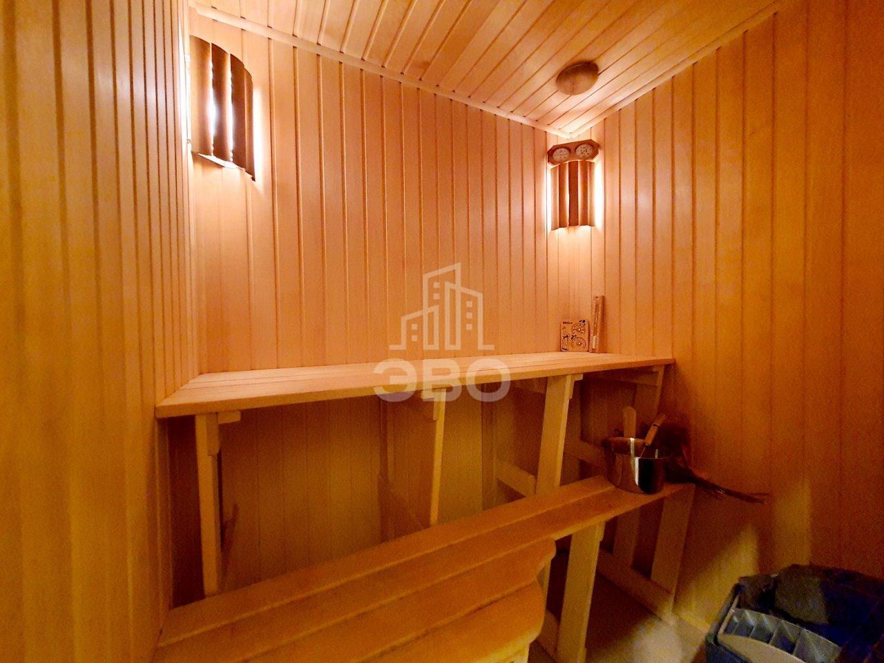 четырехкомнатная квартира в Санкт-Петербурге по адресу: Пражская ул., 44