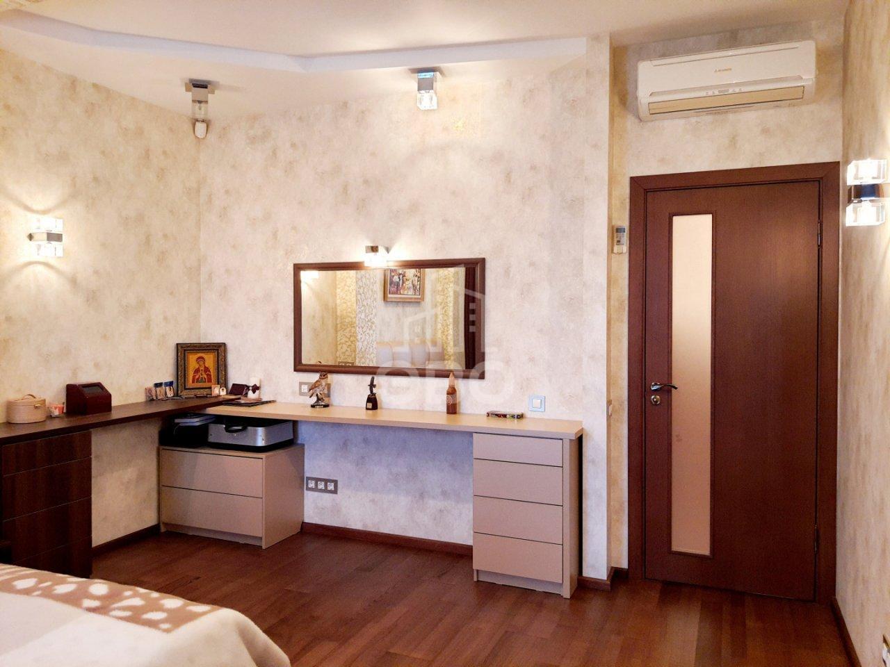 четырехкомнатная квартира в Санкт-Петербурге по адресу: Пражская ул., 44