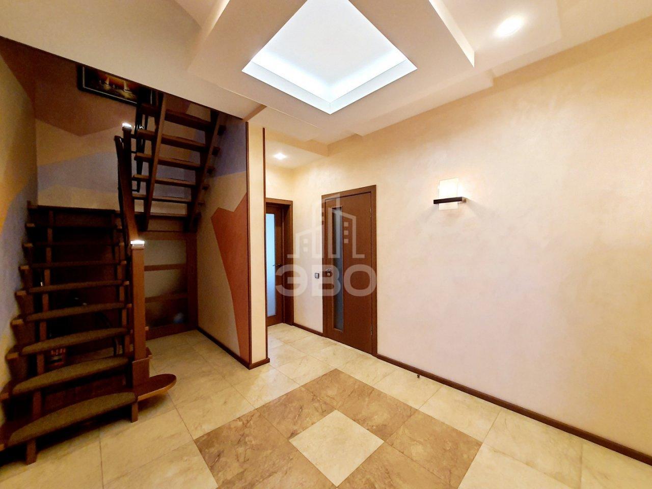 четырехкомнатная квартира в Санкт-Петербурге по адресу: Пражская ул., 44