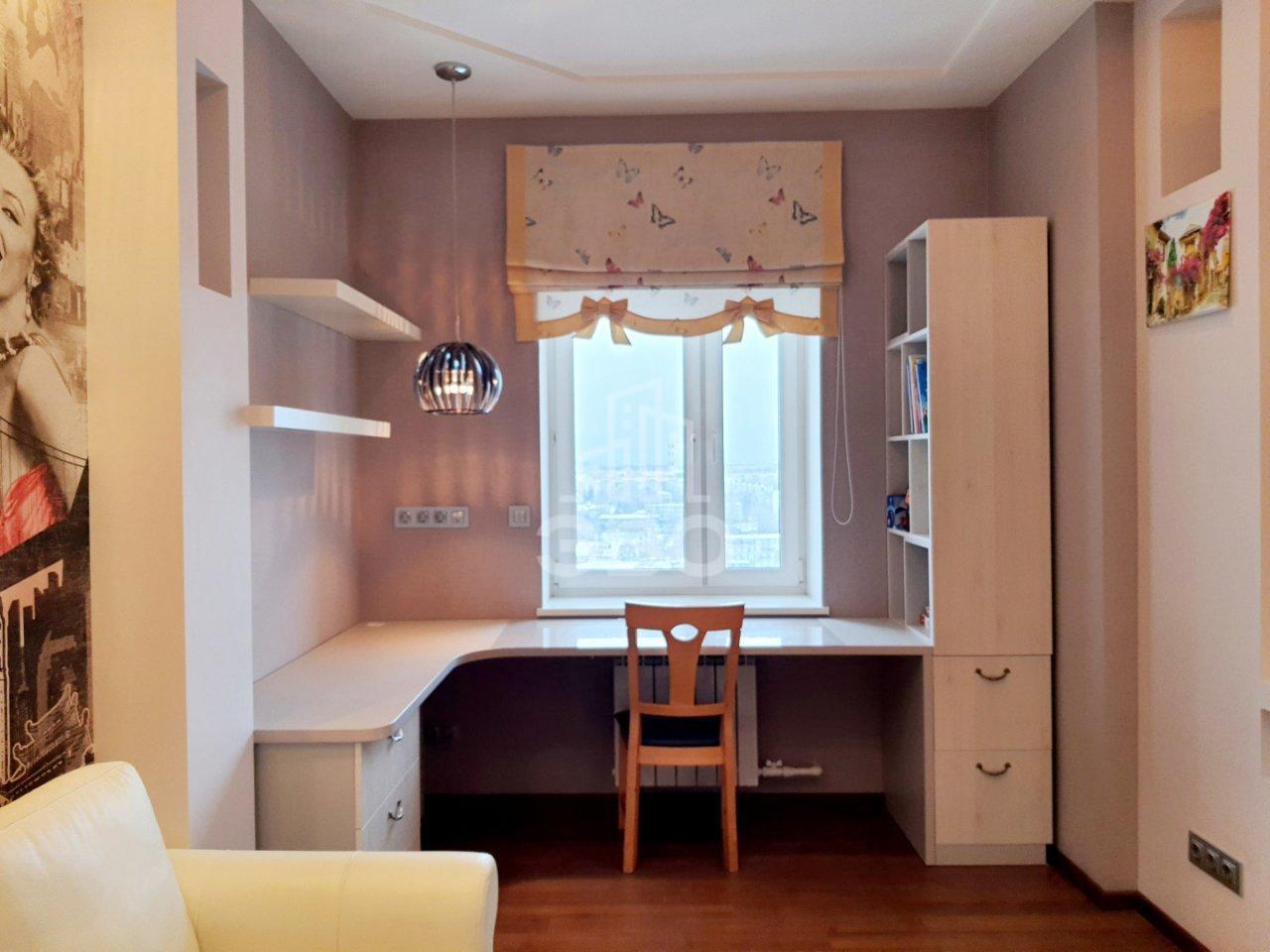 четырехкомнатная квартира в Санкт-Петербурге по адресу: Пражская ул., 44