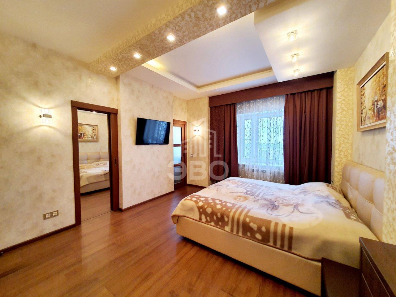 четырехкомнатная квартира в Санкт-Петербурге по адресу: Пражская ул., 44