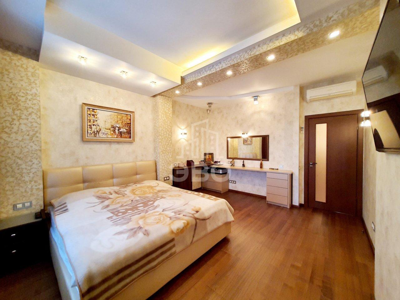 четырехкомнатная квартира в Санкт-Петербурге по адресу: Пражская ул., 44