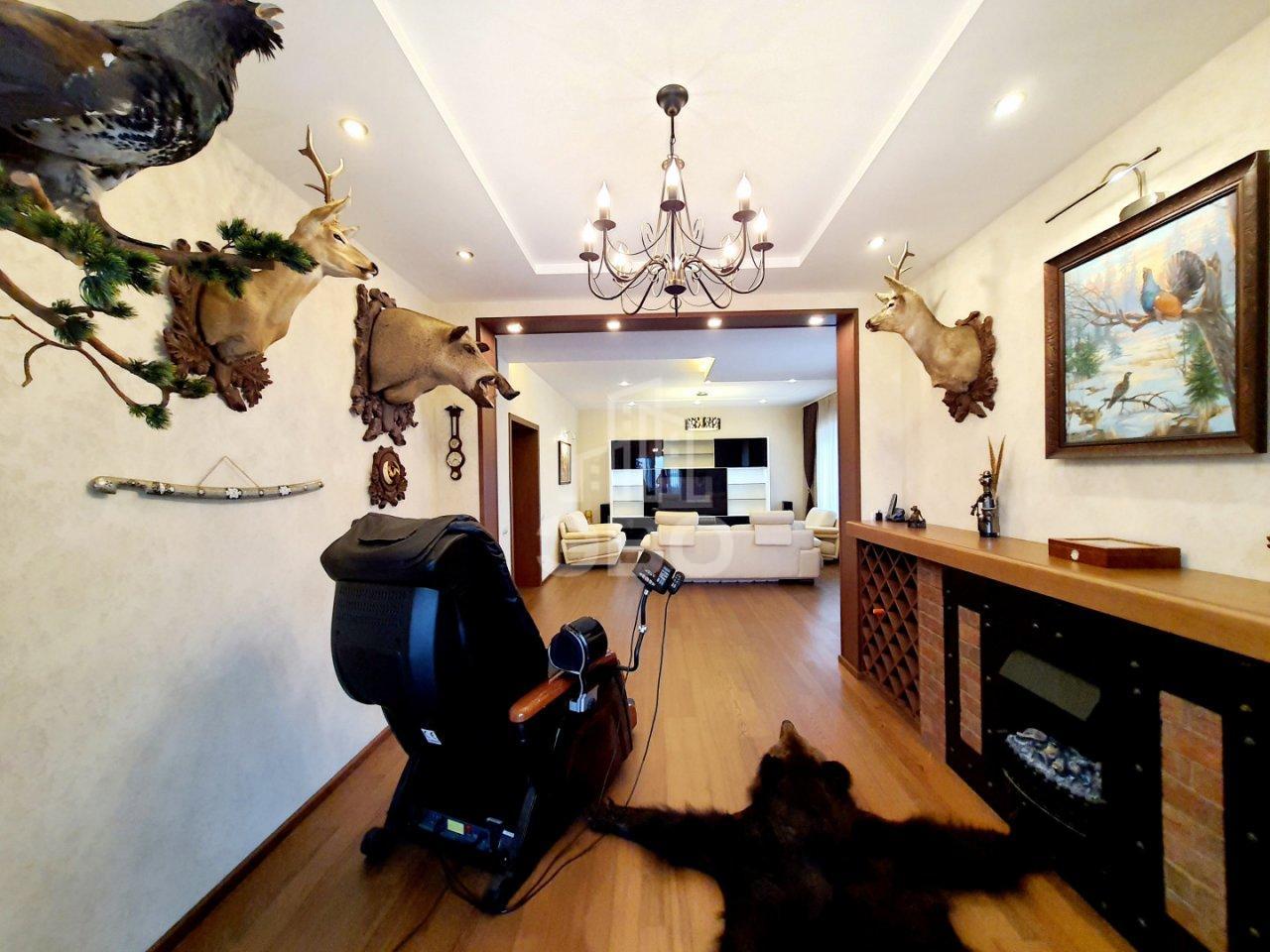 четырехкомнатная квартира в Санкт-Петербурге по адресу: Пражская ул., 44