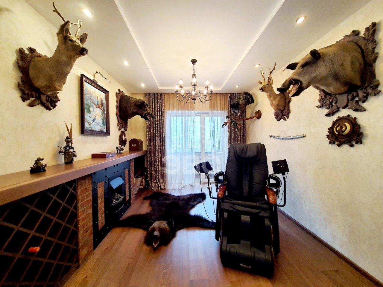 четырехкомнатная квартира в Санкт-Петербурге по адресу: Пражская ул., 44