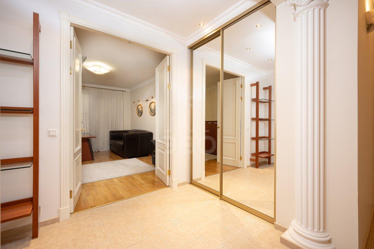 двухкомнатная квартира в Санкт-Петербурге по адресу: Малая Садовая ул., 3/54