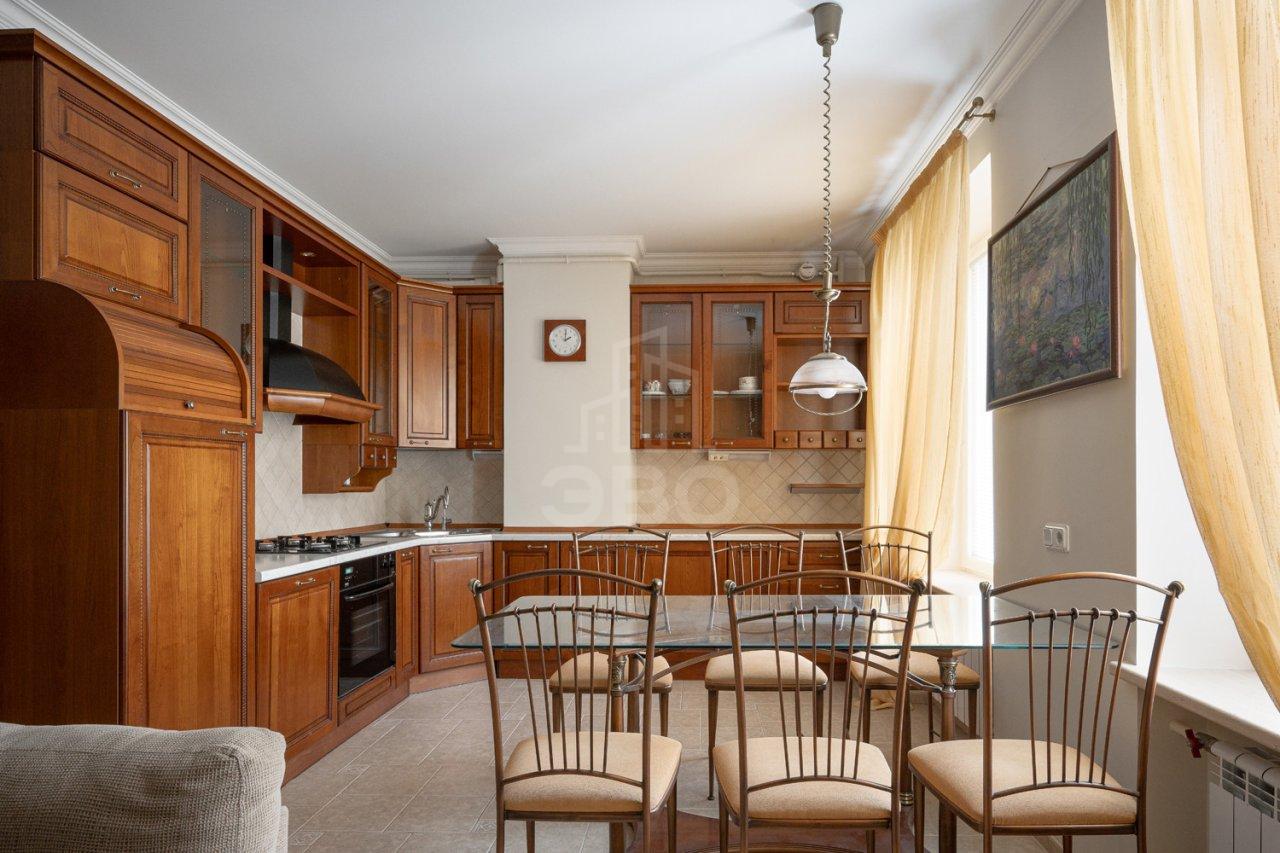 двухкомнатная квартира в Санкт-Петербурге по адресу: Малая Садовая ул., 3/54