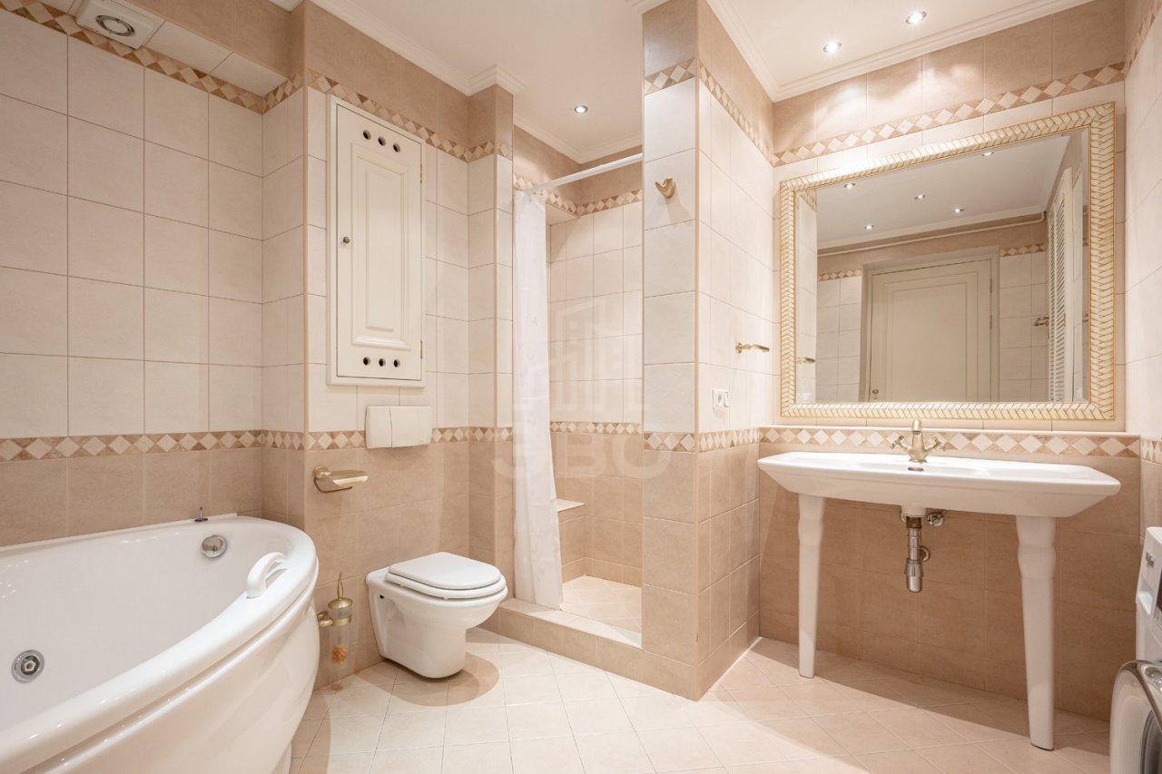 двухкомнатная квартира в Санкт-Петербурге по адресу: Малая Садовая ул., 3/54