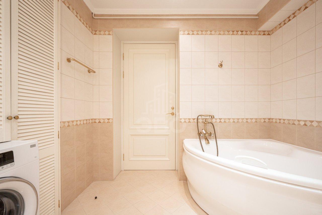 двухкомнатная квартира в Санкт-Петербурге по адресу: Малая Садовая ул., 3/54