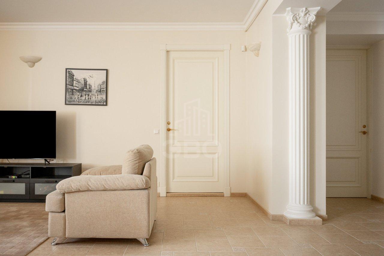 двухкомнатная квартира в Санкт-Петербурге по адресу: Малая Садовая ул., 3/54