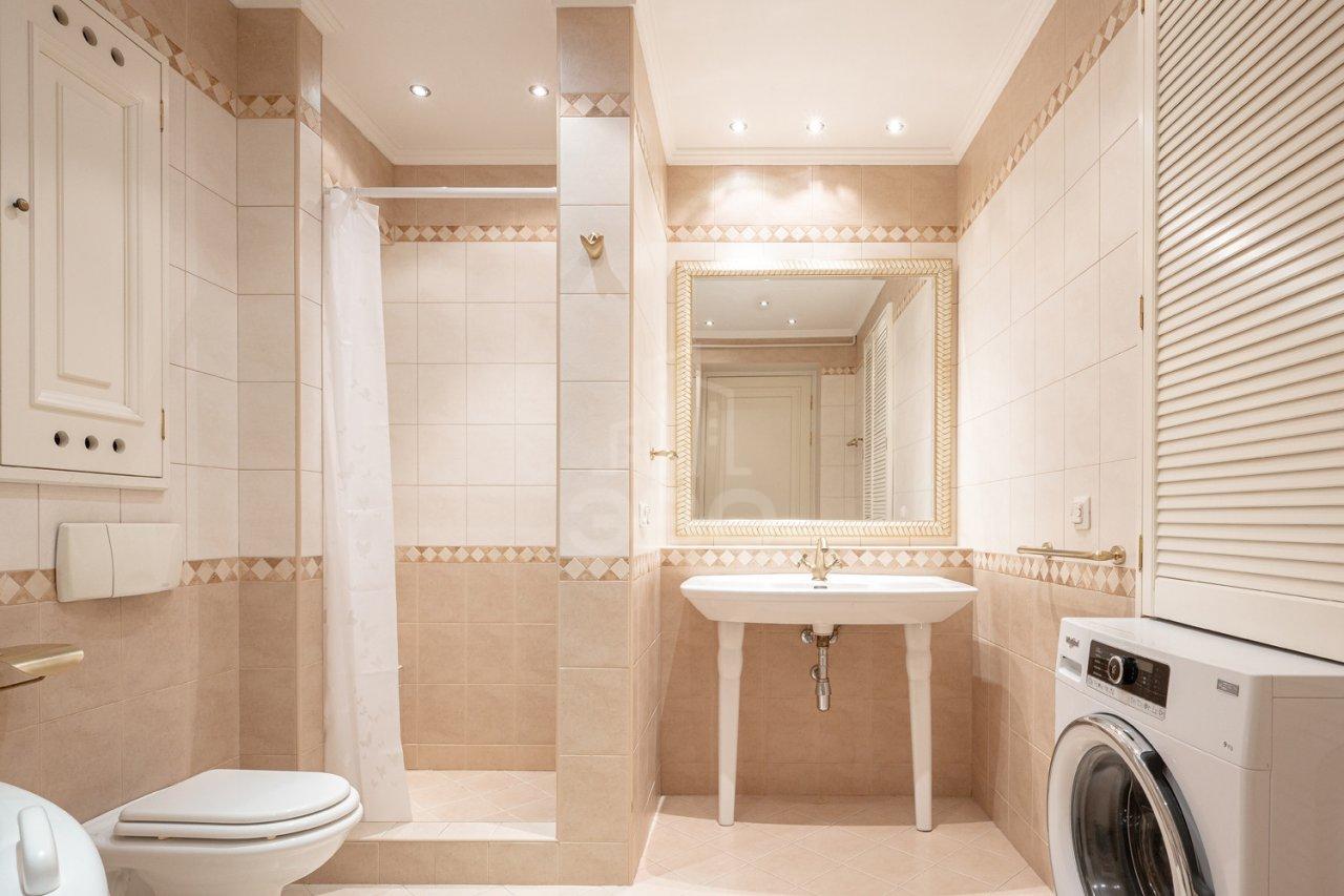 двухкомнатная квартира в Санкт-Петербурге по адресу: Малая Садовая ул., 3/54