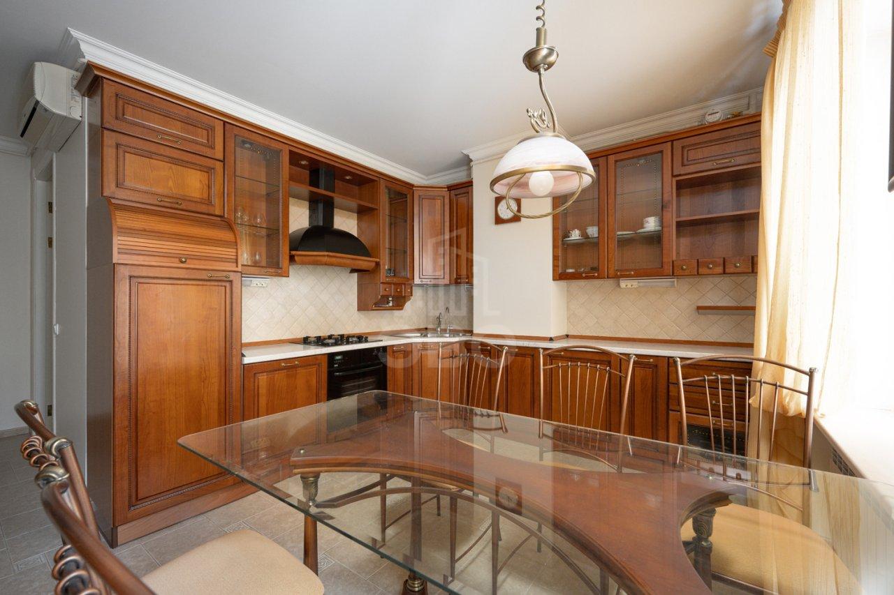 двухкомнатная квартира в Санкт-Петербурге по адресу: Малая Садовая ул., 3/54