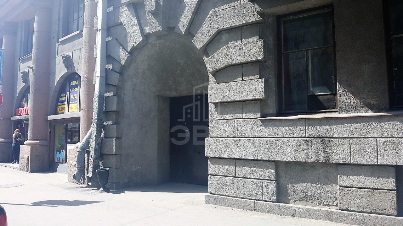 трехкомнатная квартира в Санкт-Петербурге по адресу: Большой П.С. пр-кт., 102