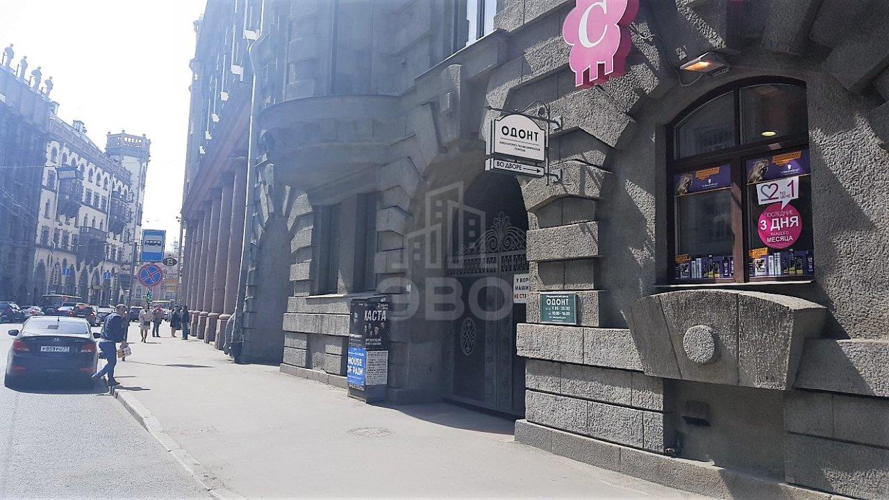 трехкомнатная квартира в Санкт-Петербурге по адресу: Большой П.С. пр-кт., 102