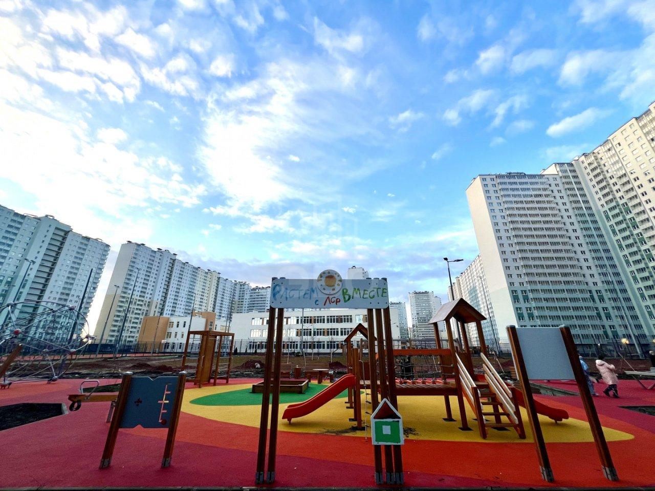 однокомнатная квартира в Санкт-Петербурге по адресу: Пахомовская ул., 22, строение 1