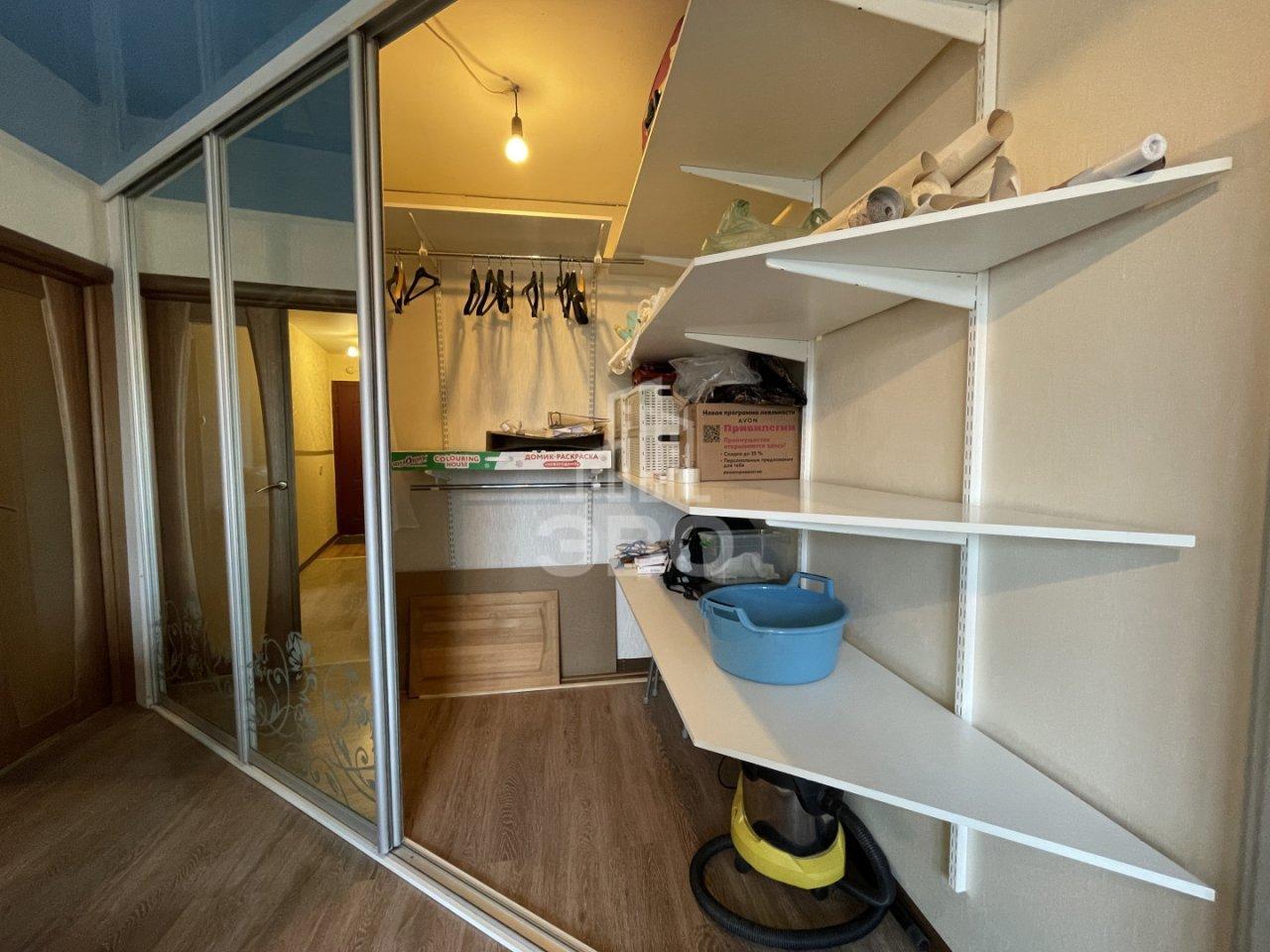 трехкомнатная квартира в Санкт-Петербурге по адресу: Ярослава Гашека ул., 2