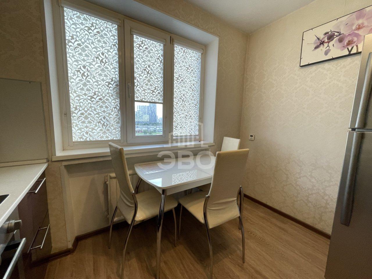 трехкомнатная квартира в Санкт-Петербурге по адресу: Ярослава Гашека ул., 2