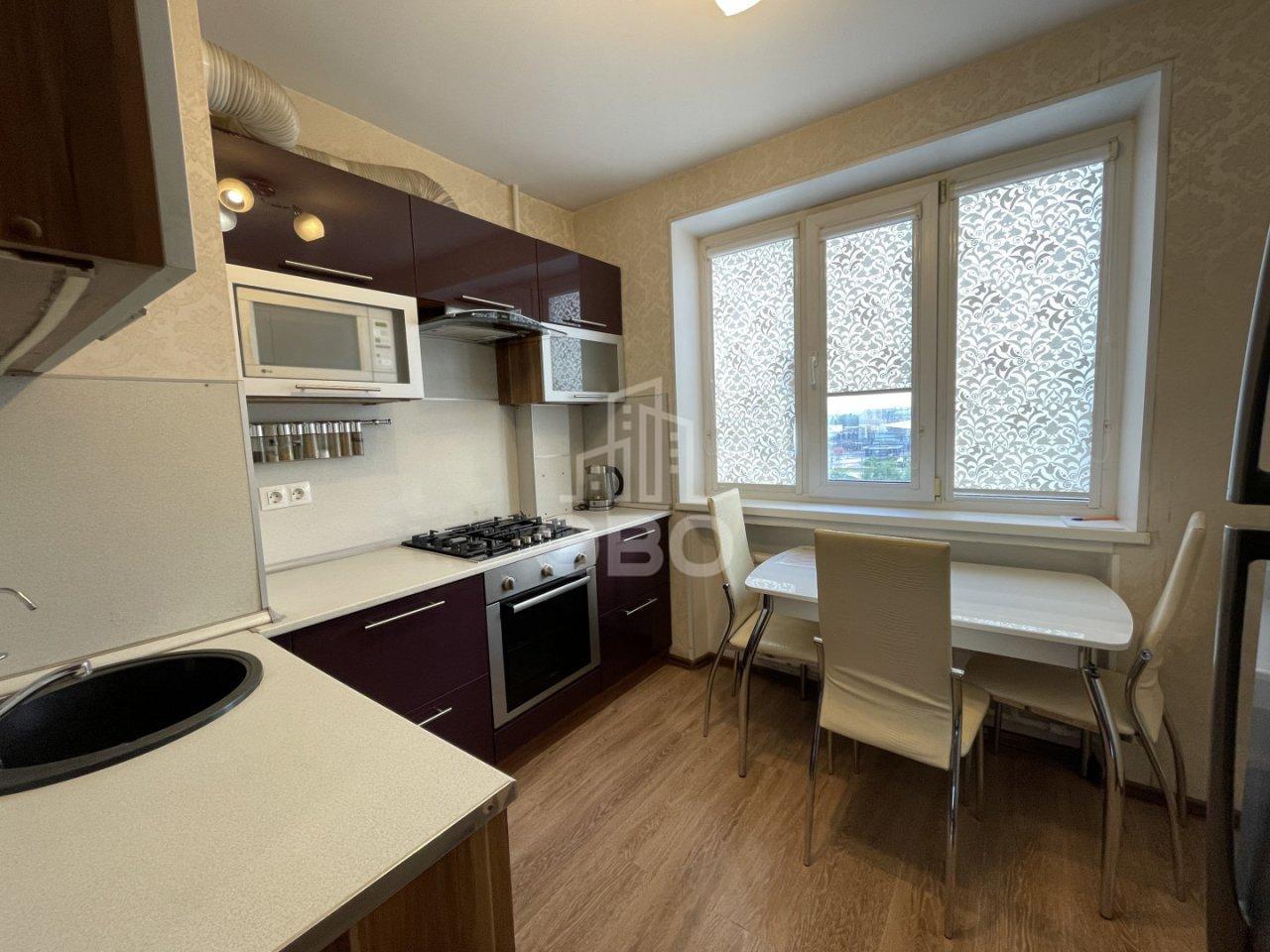 трехкомнатная квартира в Санкт-Петербурге по адресу: Ярослава Гашека ул., 2