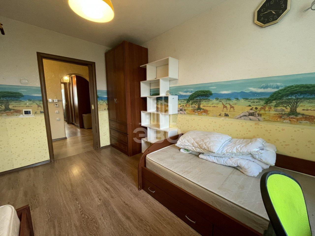 трехкомнатная квартира в Санкт-Петербурге по адресу: Ярослава Гашека ул., 2