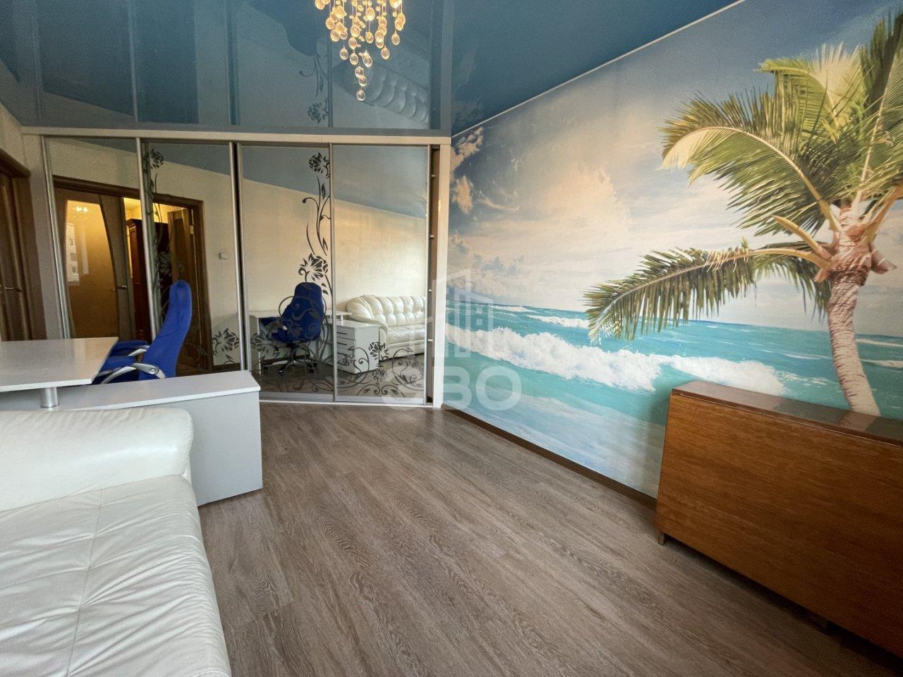 трехкомнатная квартира в Санкт-Петербурге по адресу: Ярослава Гашека ул., 2