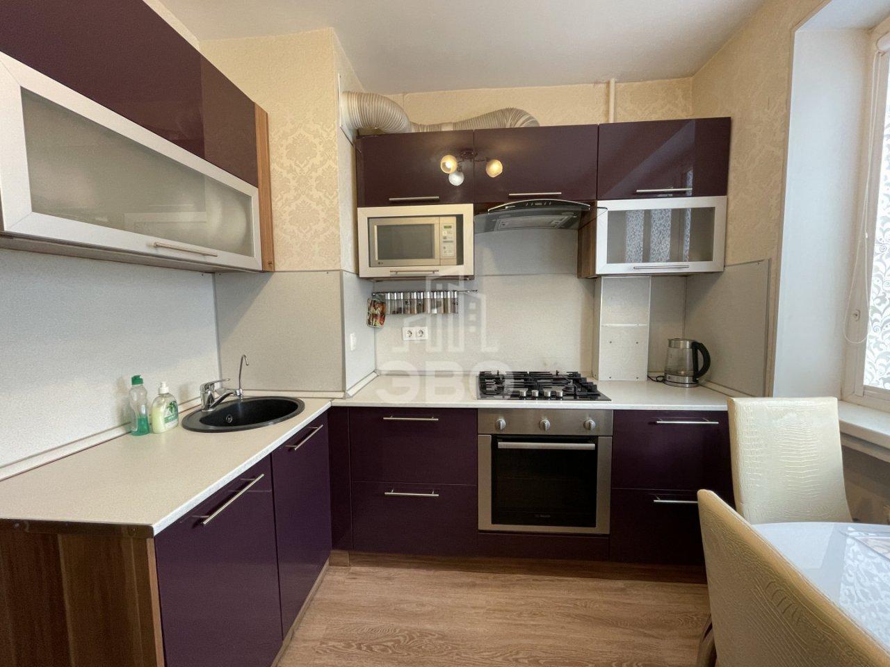 трехкомнатная квартира в Санкт-Петербурге по адресу: Ярослава Гашека ул., 2