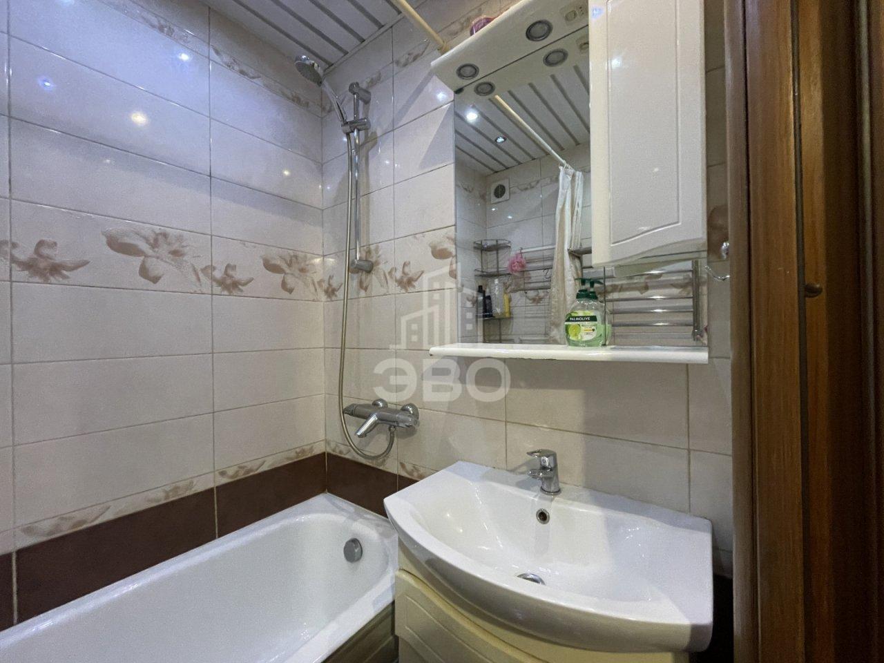 трехкомнатная квартира в Санкт-Петербурге по адресу: Ярослава Гашека ул., 2