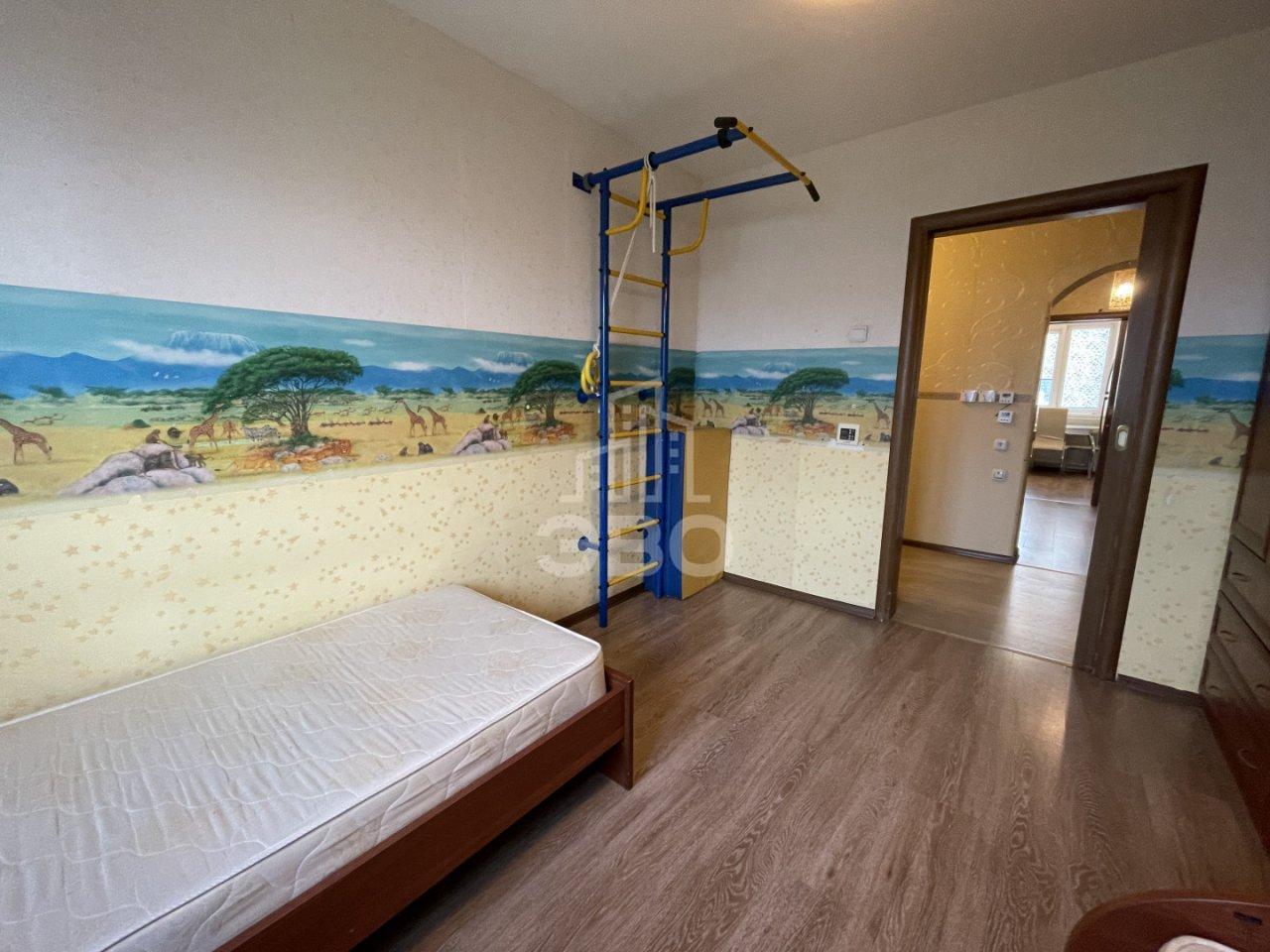 трехкомнатная квартира в Санкт-Петербурге по адресу: Ярослава Гашека ул., 2