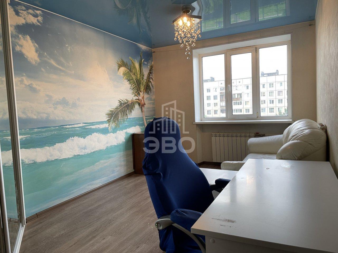 трехкомнатная квартира в Санкт-Петербурге по адресу: Ярослава Гашека ул., 2