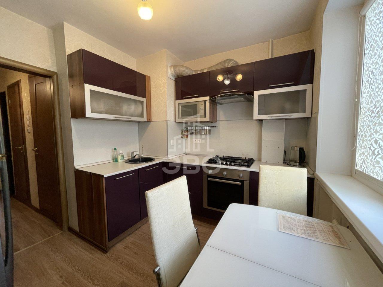 трехкомнатная квартира в Санкт-Петербурге по адресу: Ярослава Гашека ул., 2