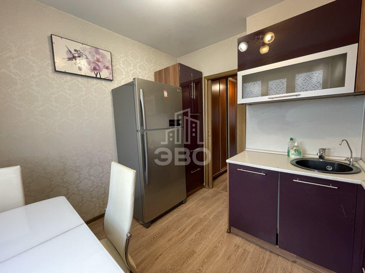 трехкомнатная квартира в Санкт-Петербурге по адресу: Ярослава Гашека ул., 2